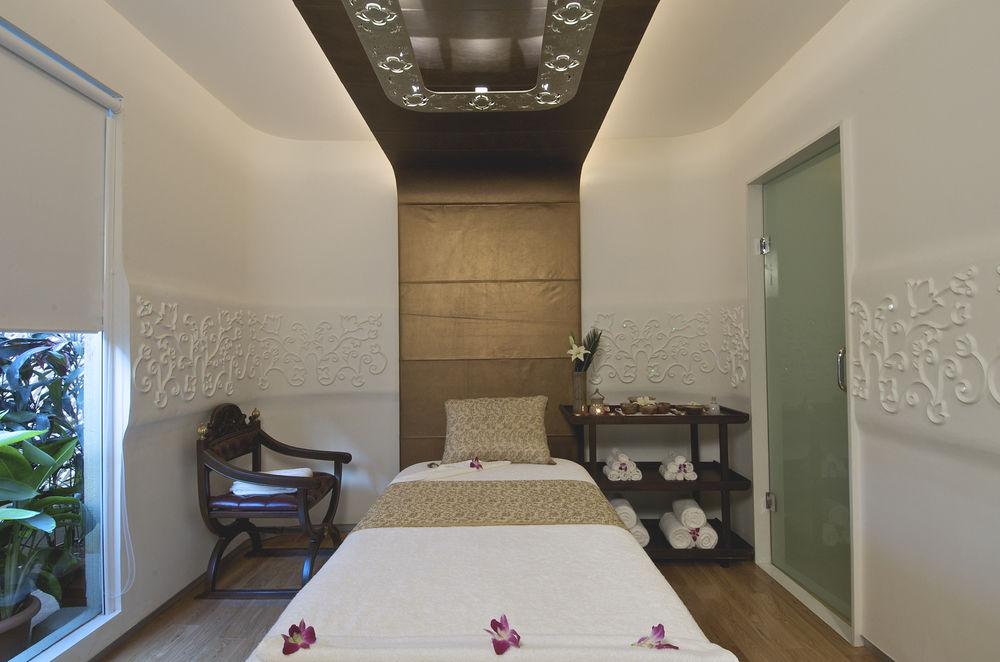 President - Ihcl Seleqtions Hotel Мумбай Екстериор снимка A treatment room at the spa