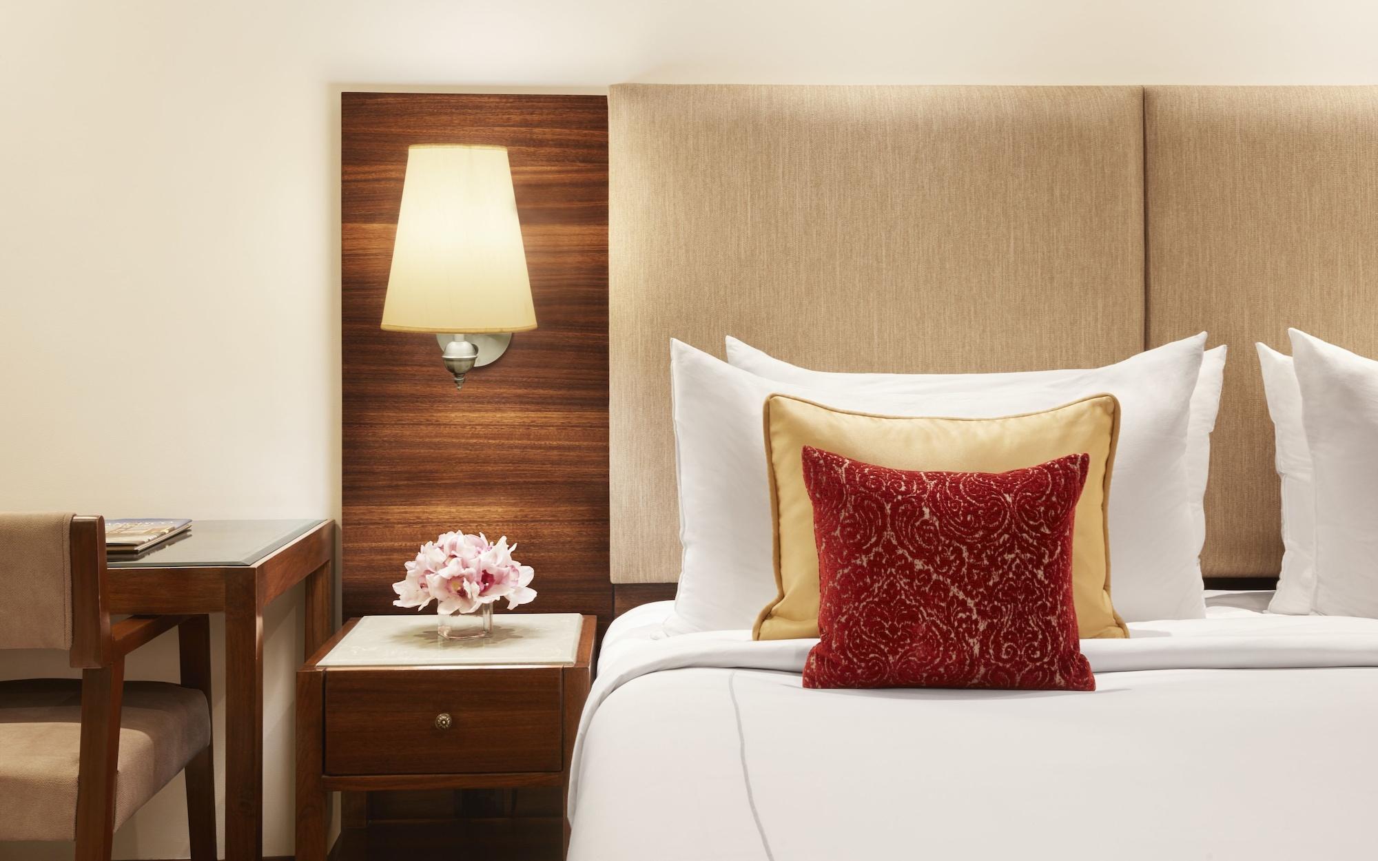 President - Ihcl Seleqtions Hotel Мумбай Екстериор снимка A room at the Taj Bengal