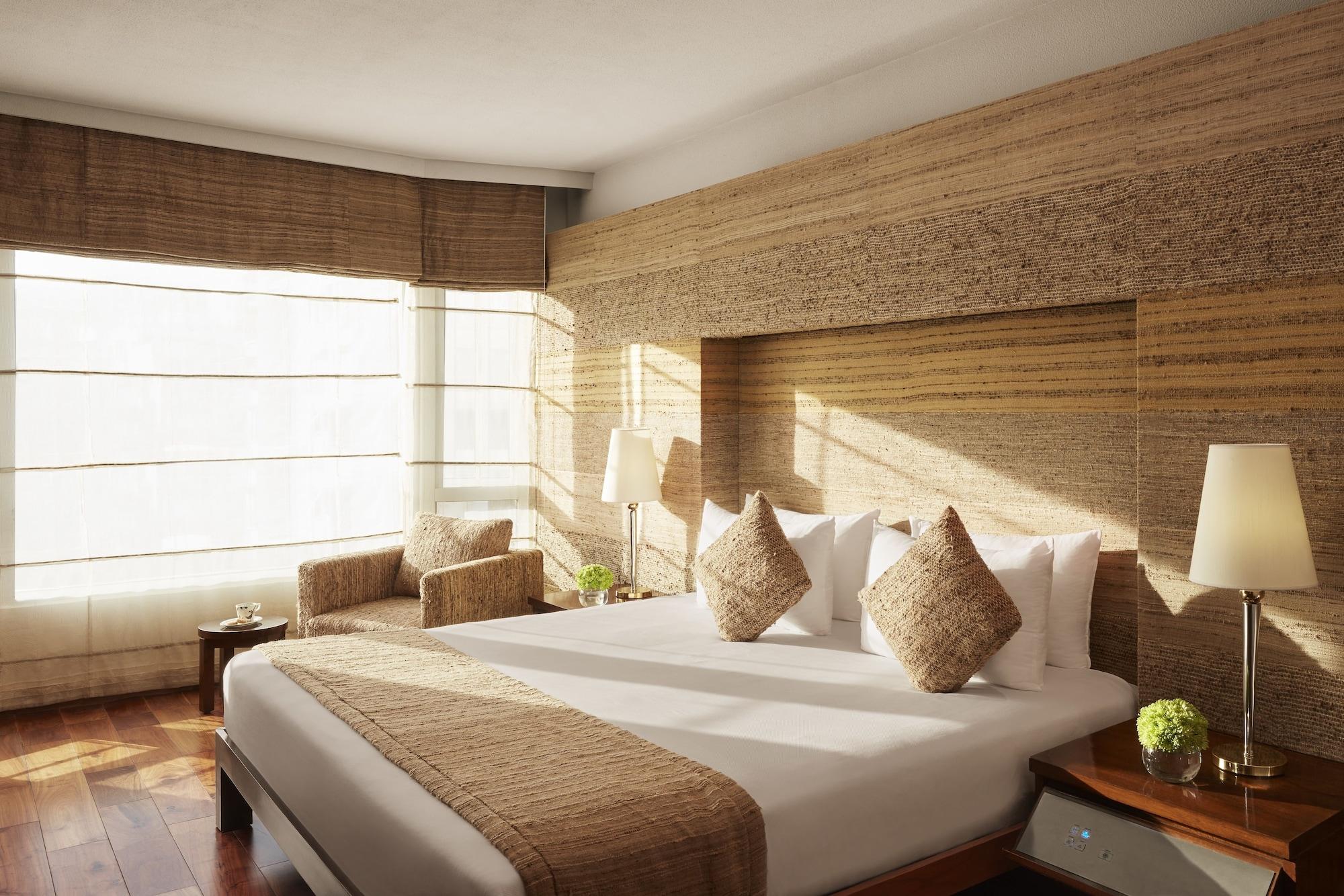 President - Ihcl Seleqtions Hotel Мумбай Екстериор снимка A bedroom at the Taj Bengal