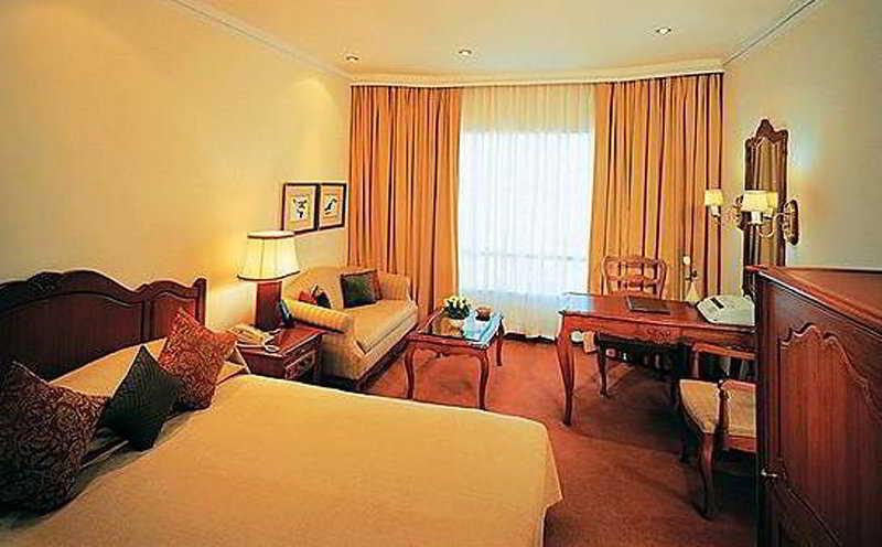 President - Ihcl Seleqtions Hotel Мумбай Екстериор снимка A room at the Taj Bengal