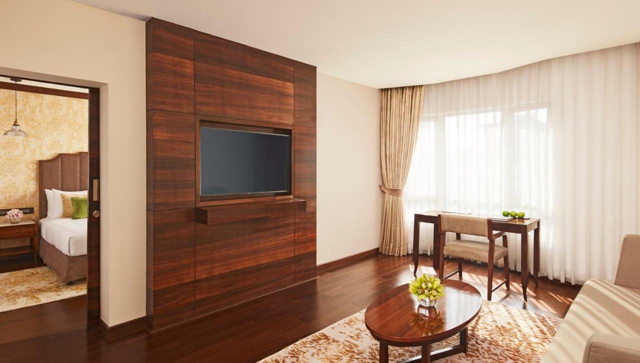 President - Ihcl Seleqtions Hotel Мумбай Екстериор снимка A room at the Taj Bengal