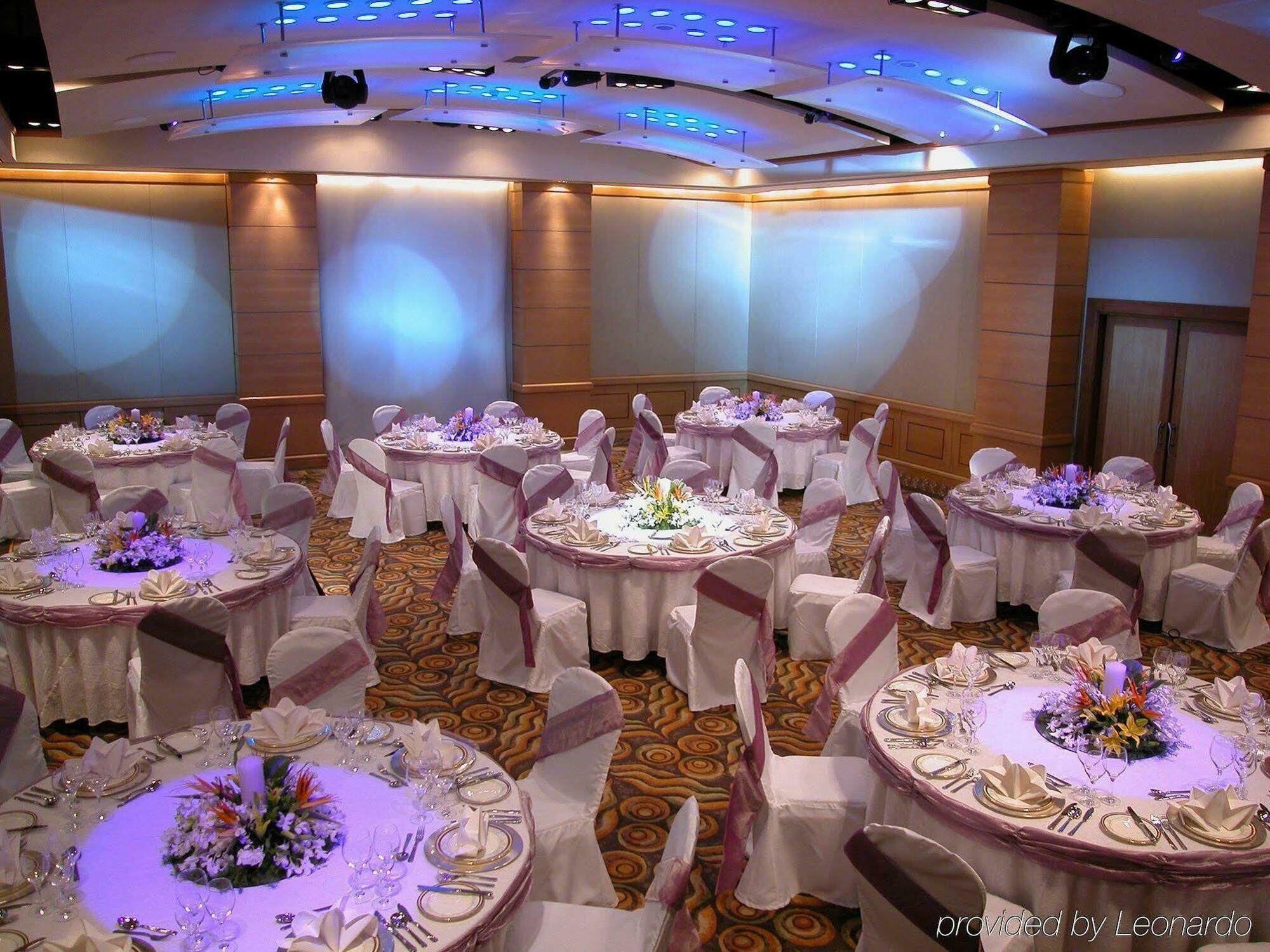 President - Ihcl Seleqtions Hotel Мумбай Екстериор снимка A wedding reception at the Grand Ballroom