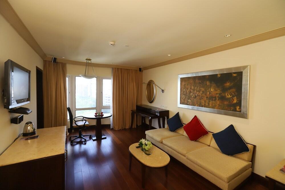 President - Ihcl Seleqtions Hotel Мумбай Екстериор снимка A suite at the Taj Bengal